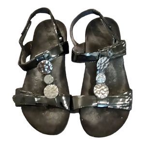 𝅺VIONIC Black Farra Silver Disc Trim T Strap Adjustable Sandals - Size 9 Wide